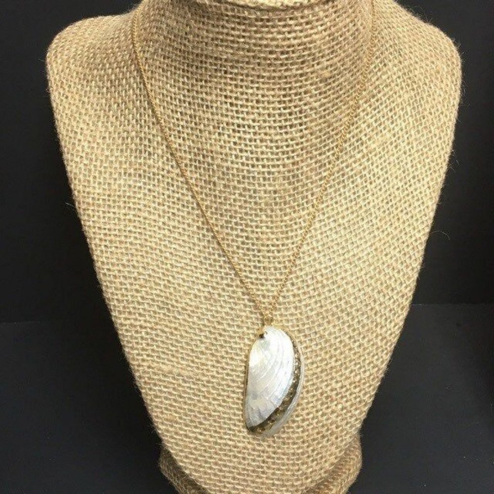 Cutaway Seashell Pendant Necklace Delicate Gold Iridescent Retro BoHo